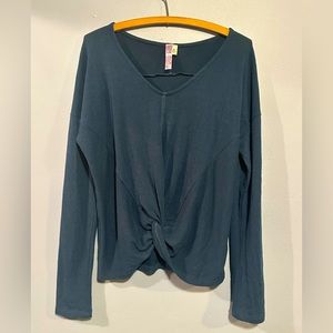 Alya three quarter length sleeve top with a nice knotted front.